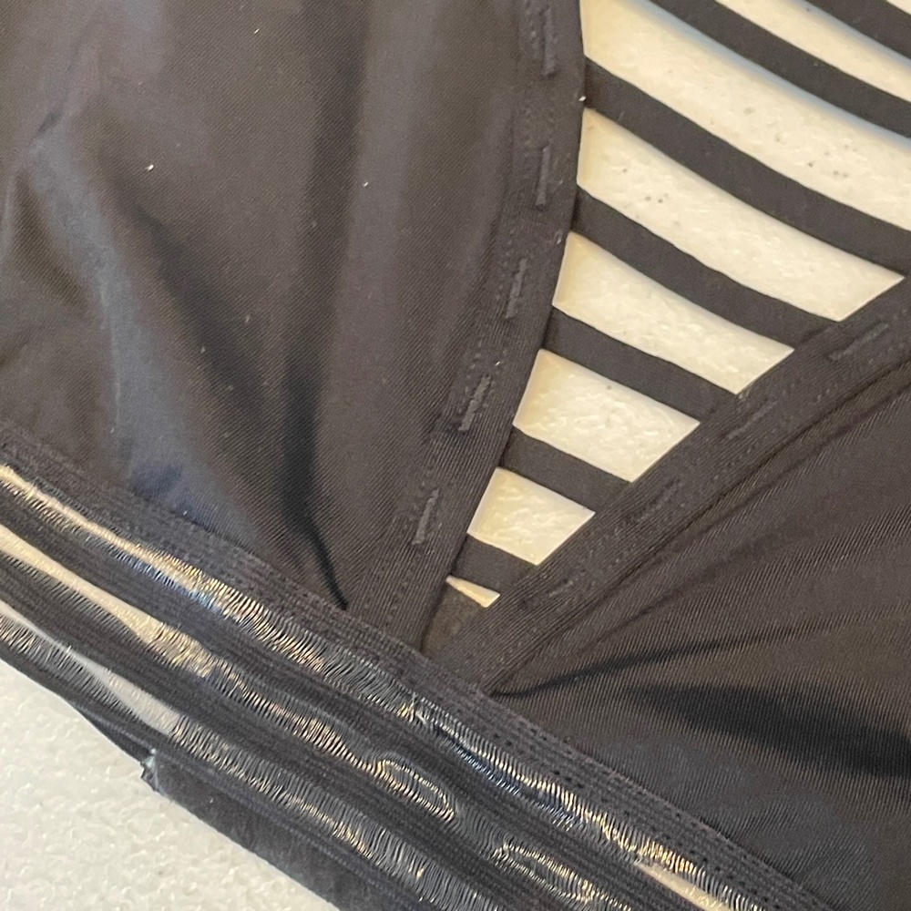 EUC Victoria's Secret Pink Strappy Black Lightly Lined Bra Size Small - Picture 2 of 3